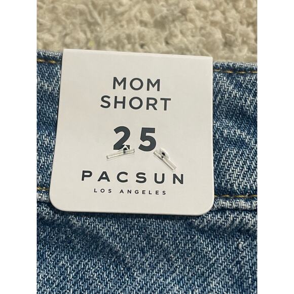 NWT Pacsun Women's Size 25 Distressed Cuffed Hem Denim Mom Shorts Sylvie Blue - Picture 2 of 13